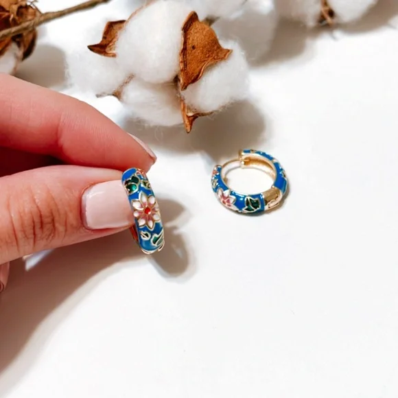 Floral print gold hoop earrings N246 - Picture 2 of 2